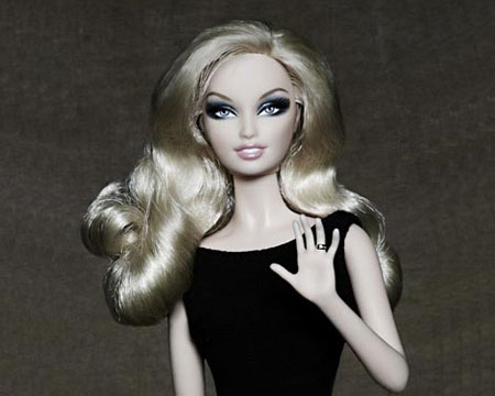 拉姆版芭比娃娃问世新葡京超模海蒂·克